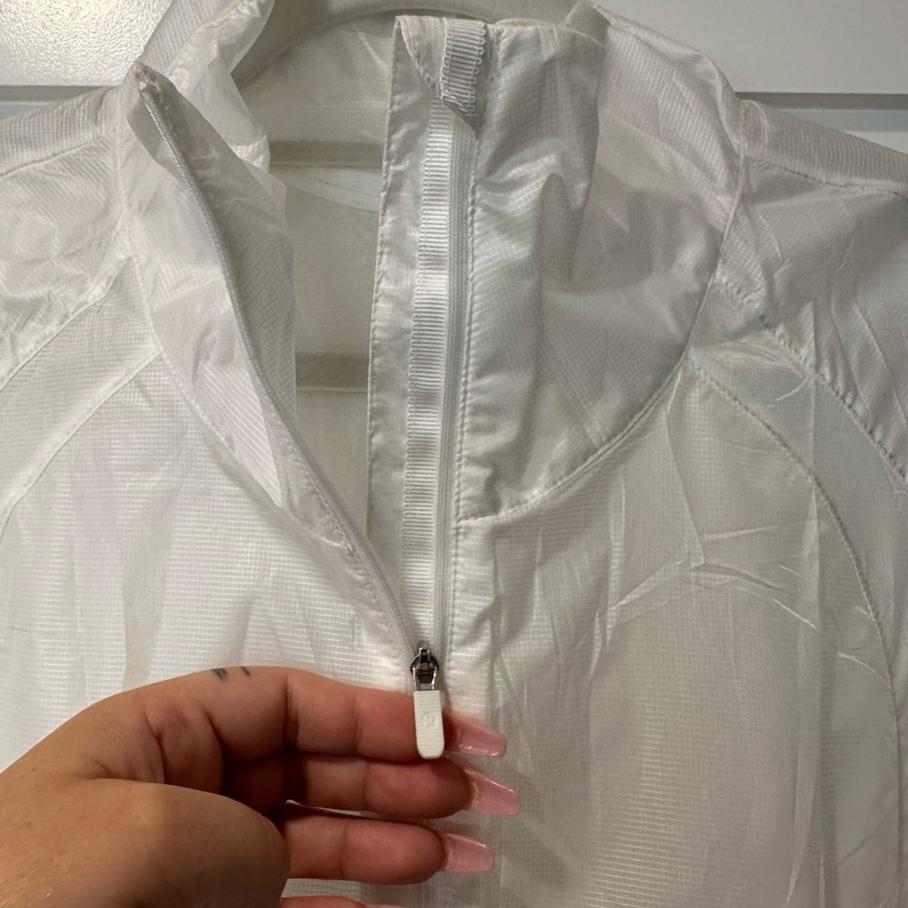 Lululemon Run With It Jacket White Sz 10 EUC - Picture 10 of 16